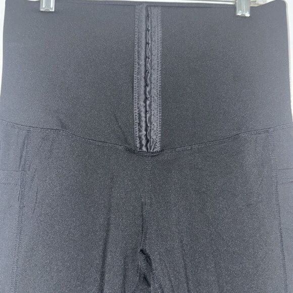 High-Waisted Black Tummy Control Leggings With Hook Closure & Side Pockets - Picture 5 of 8